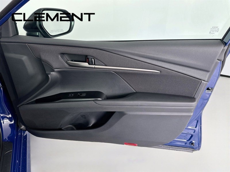 Toyota Camry Vehicle Full-screen Gallery Image 33