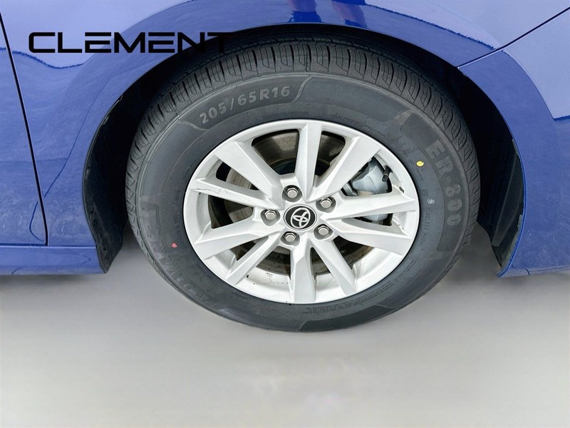 Toyota Camry Vehicle Full-screen Gallery Image 34