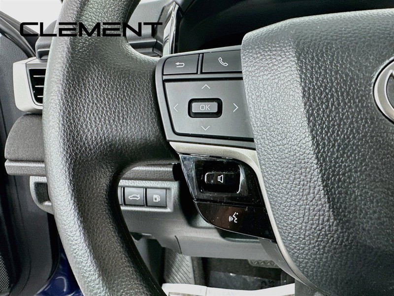Toyota Camry Vehicle Full-screen Gallery Image 35