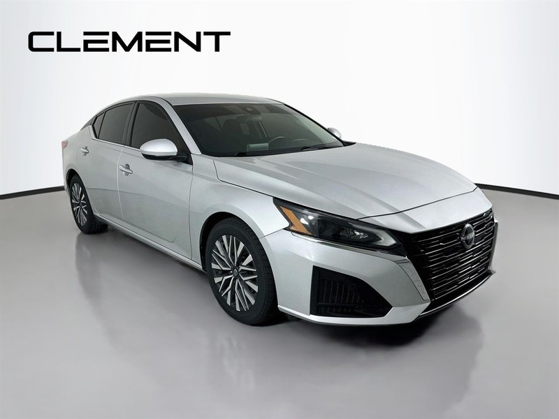 Nissan Altima Vehicle Image 05