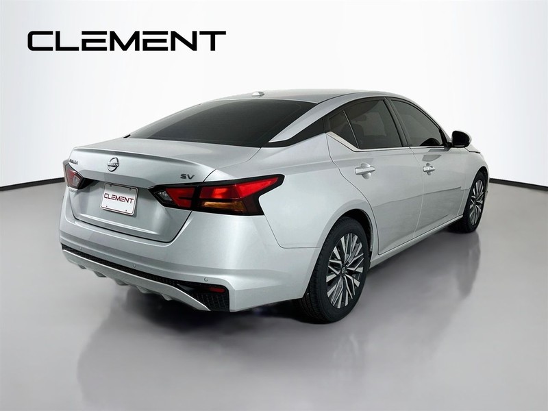 Nissan Altima Vehicle Image 07