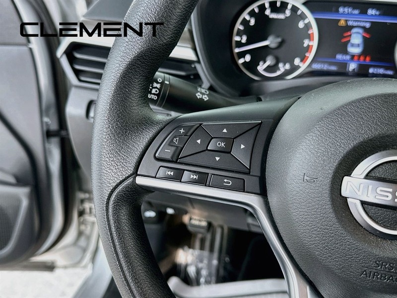 Nissan Altima Vehicle Image 16