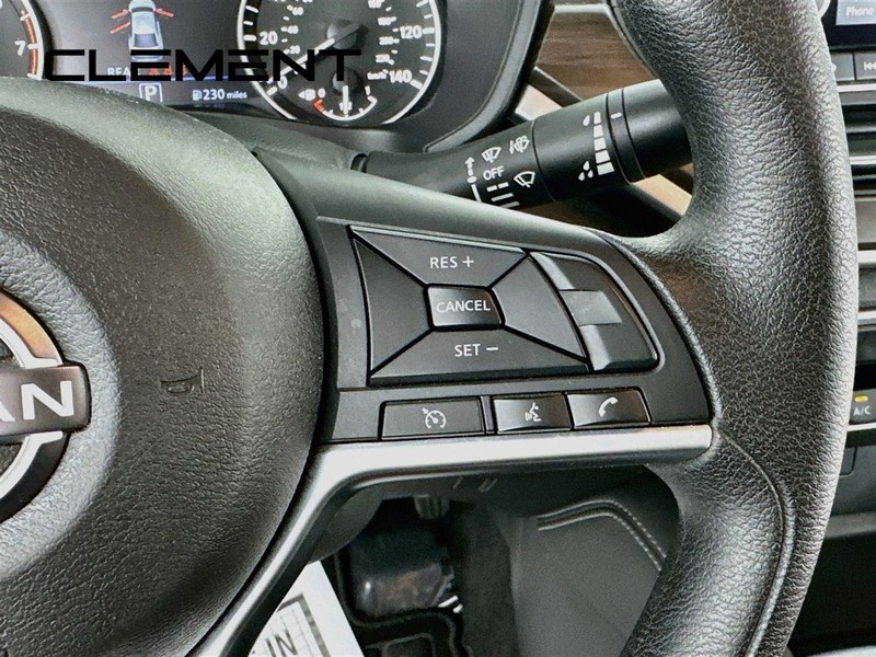 Nissan Altima Vehicle Image 17