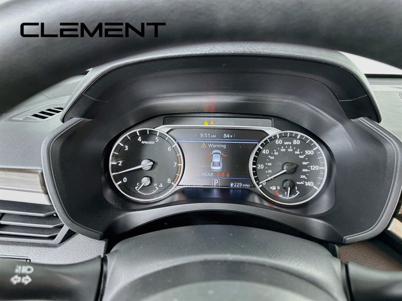 Nissan Altima Vehicle Image 18
