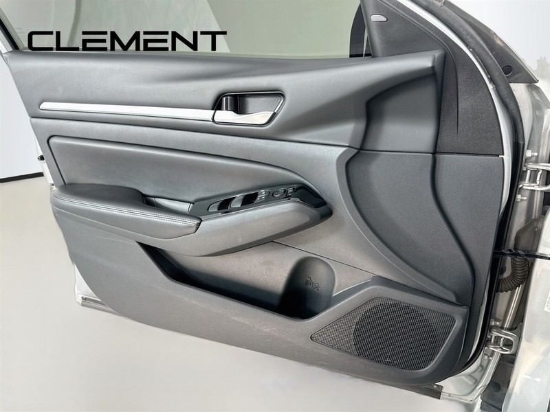 Nissan Altima Vehicle Image 26