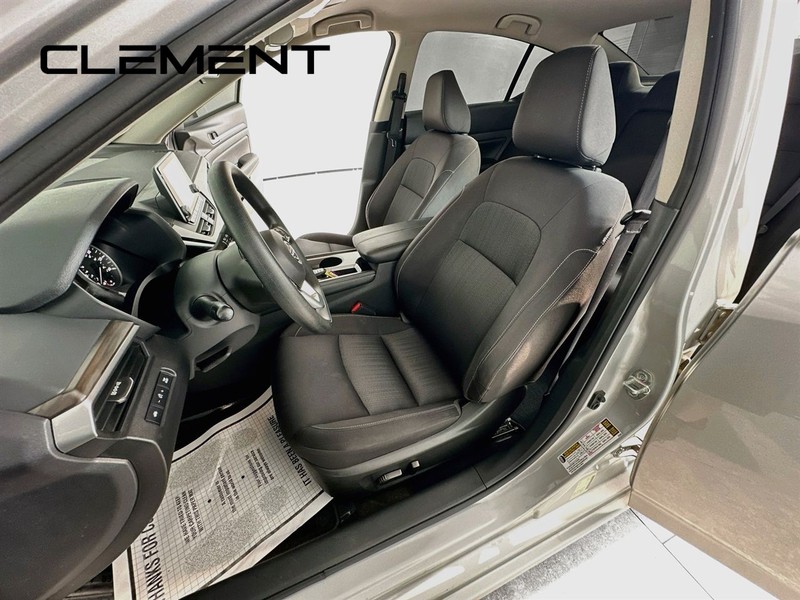 Nissan Altima Vehicle Image 28