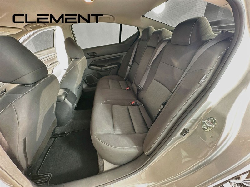 Nissan Altima Vehicle Image 30