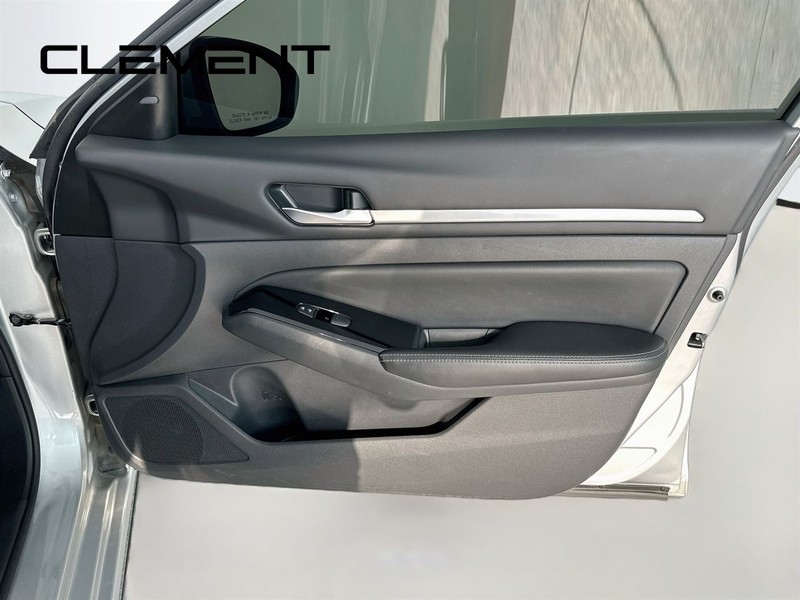 Nissan Altima Vehicle Image 33