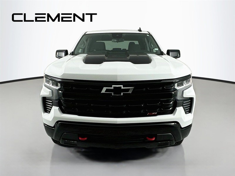 Chevrolet Silverado 1500 Vehicle Full-screen Gallery Image 3