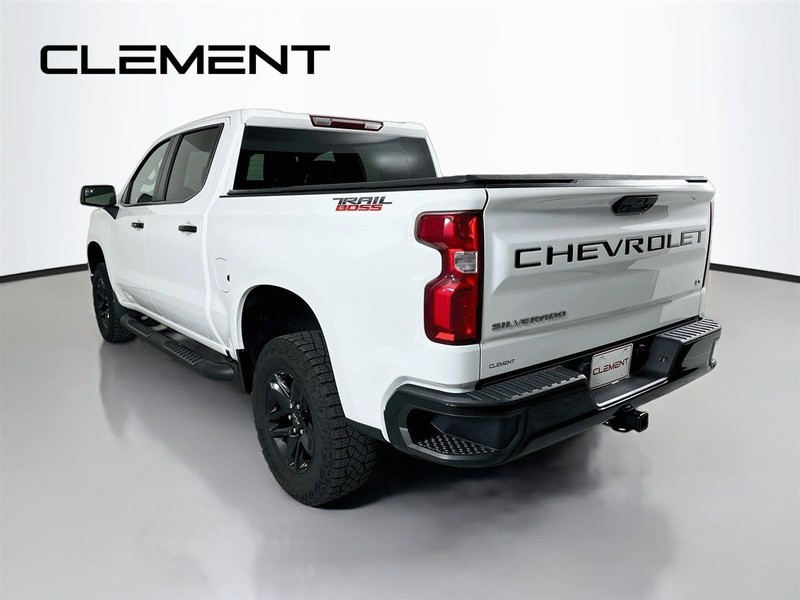 Chevrolet Silverado 1500 Vehicle Full-screen Gallery Image 10