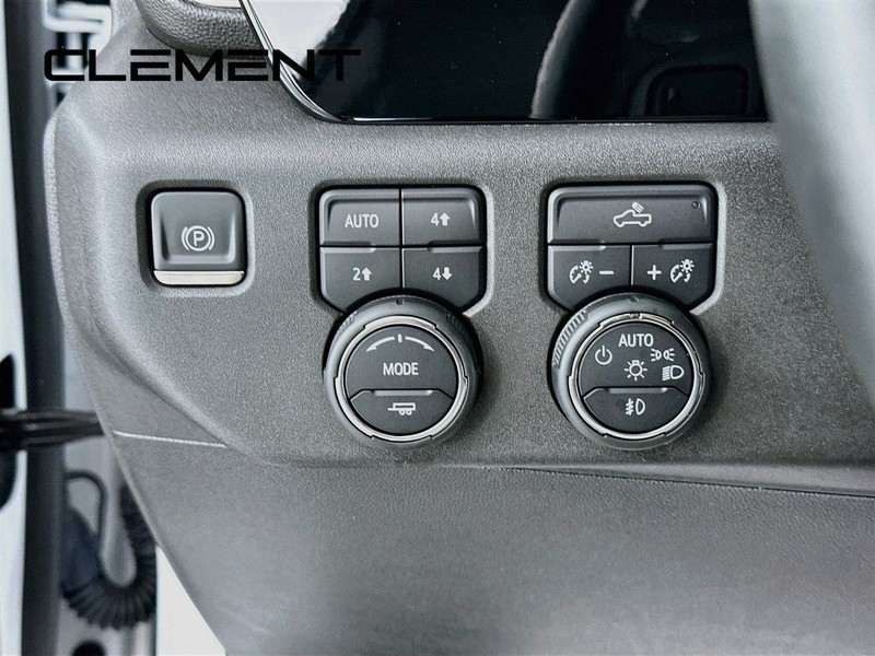 Chevrolet Silverado 1500 Vehicle Full-screen Gallery Image 14