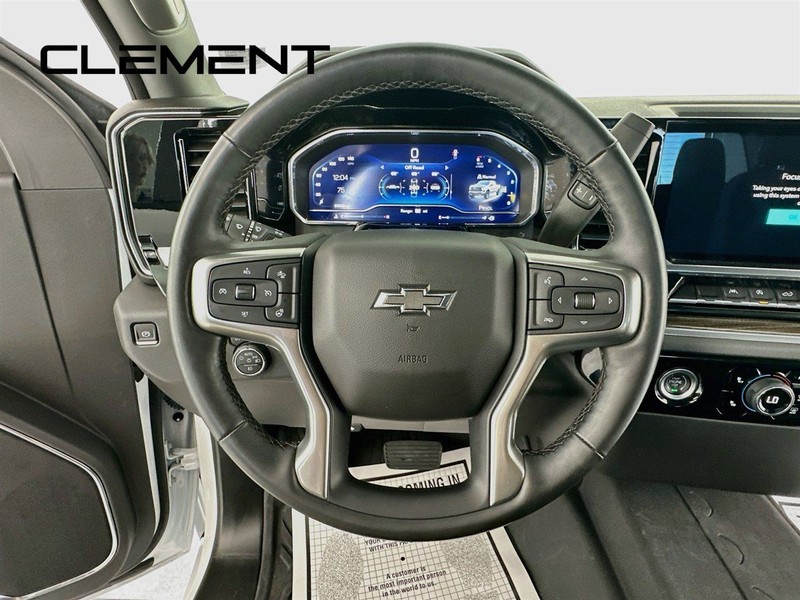 Chevrolet Silverado 1500 Vehicle Full-screen Gallery Image 15
