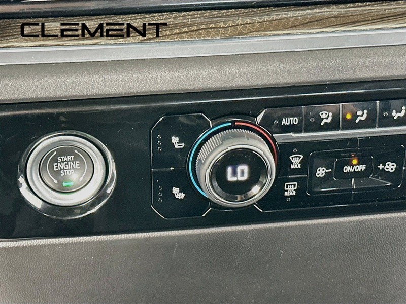 Chevrolet Silverado 1500 Vehicle Full-screen Gallery Image 23