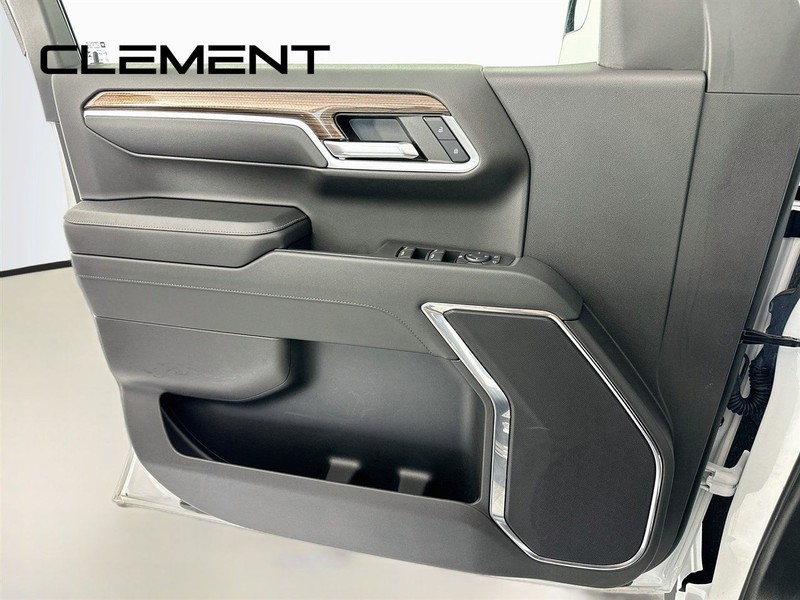 Chevrolet Silverado 1500 Vehicle Full-screen Gallery Image 27