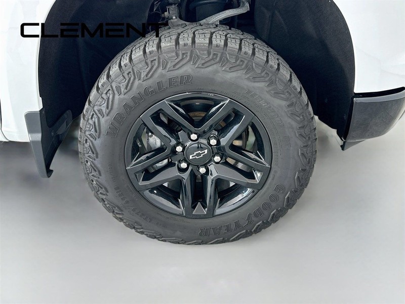 Chevrolet Silverado 1500 Vehicle Full-screen Gallery Image 35
