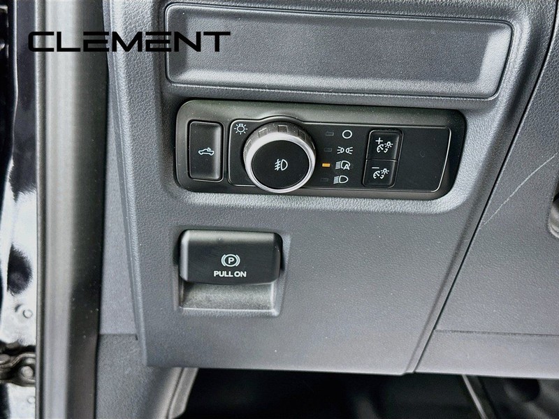 Ford F-150 Vehicle Full-screen Gallery Image 14