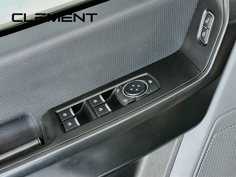 Ford F-150 Vehicle Full-screen Gallery Image 24