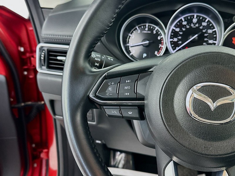 Mazda CX-5 Vehicle Full-screen Gallery Image 12
