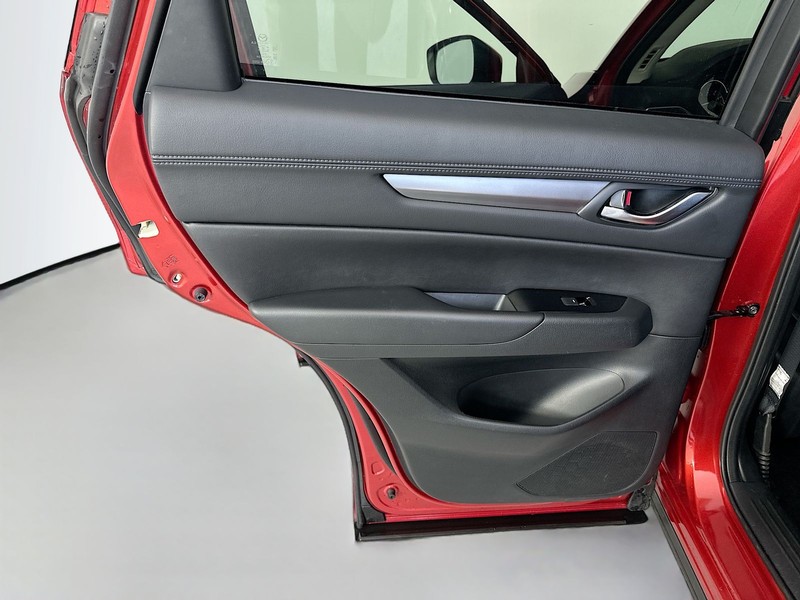 Mazda CX-5 Vehicle Full-screen Gallery Image 24