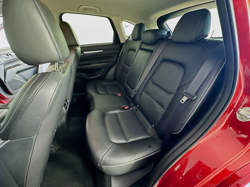 Mazda CX-5 Vehicle Full-screen Gallery Image 25