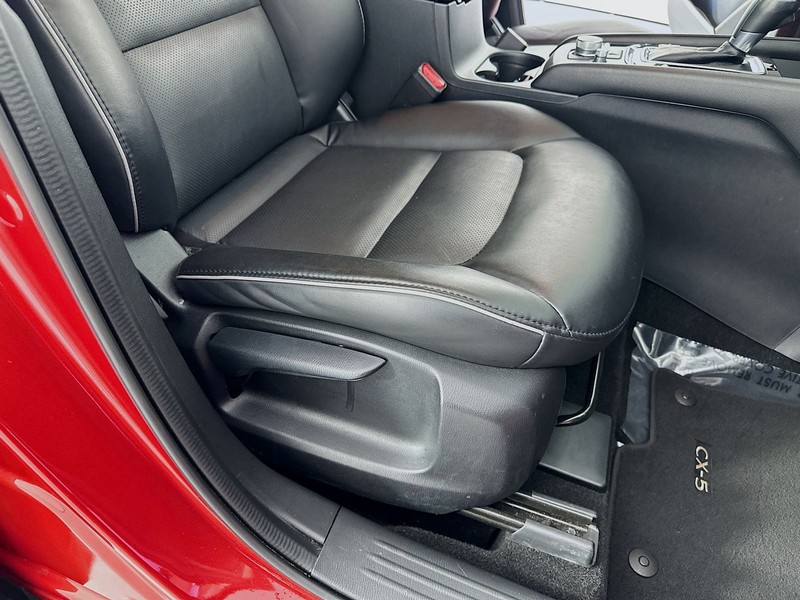 Mazda CX-5 Vehicle Full-screen Gallery Image 26