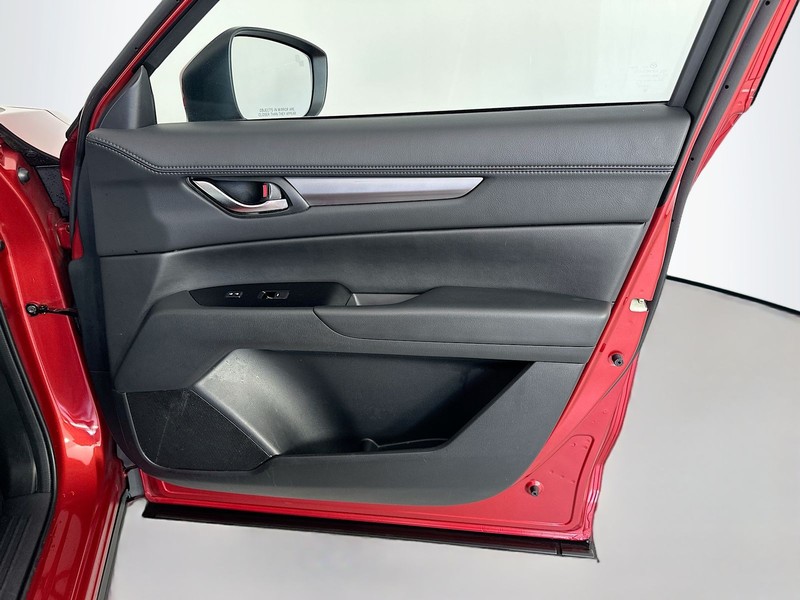 Mazda CX-5 Vehicle Full-screen Gallery Image 28