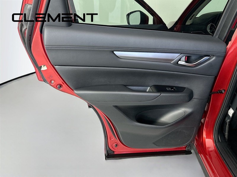 Mazda CX-5 Vehicle Full-screen Gallery Image 30