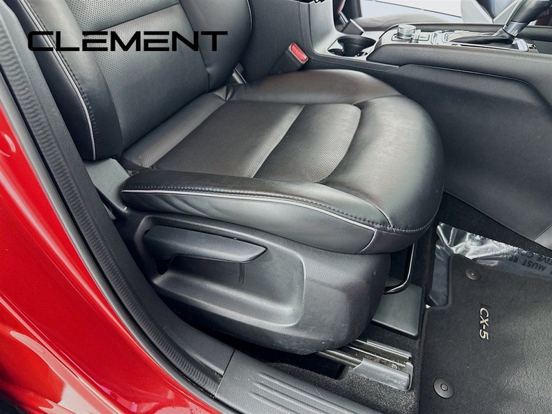 Mazda CX-5 Vehicle Full-screen Gallery Image 32