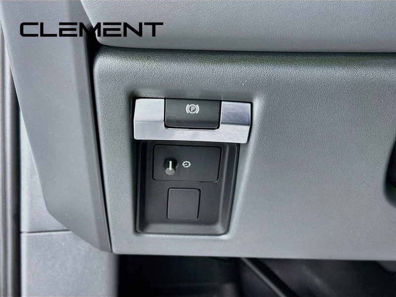 Land Rover Defender Vehicle Full-screen Gallery Image 14