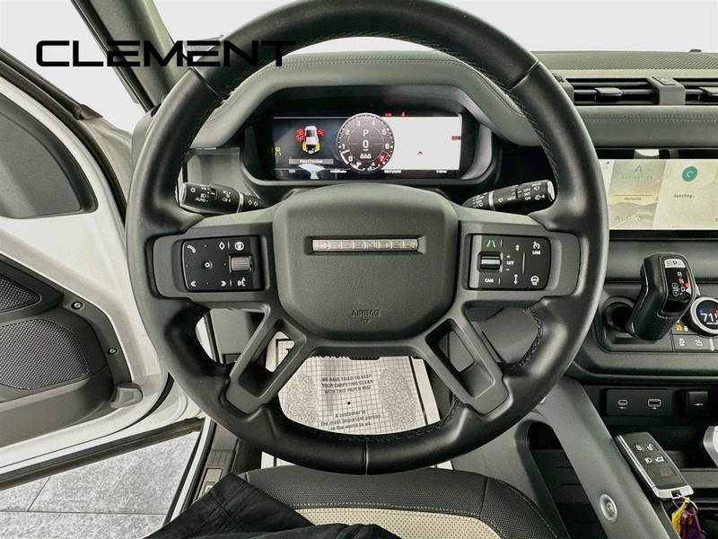 Land Rover Defender Vehicle Full-screen Gallery Image 15