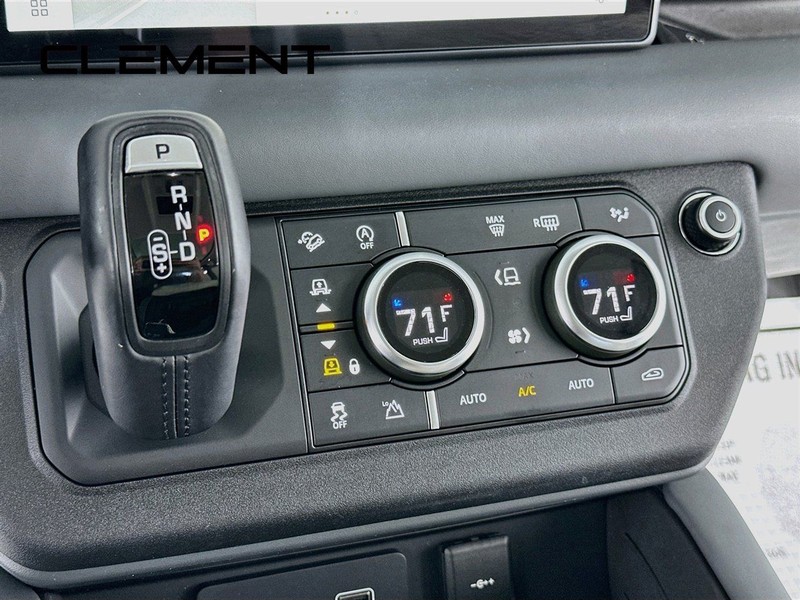 Land Rover Defender Vehicle Full-screen Gallery Image 20
