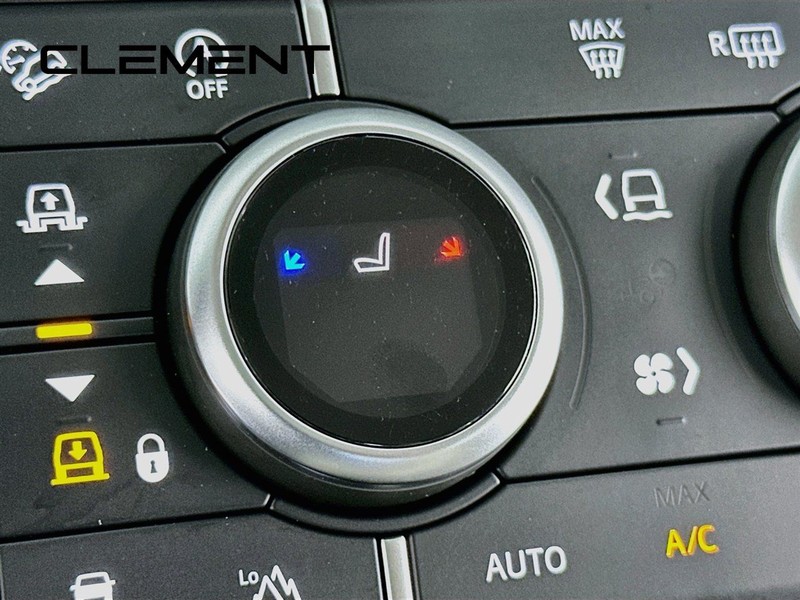 Land Rover Defender Vehicle Full-screen Gallery Image 22