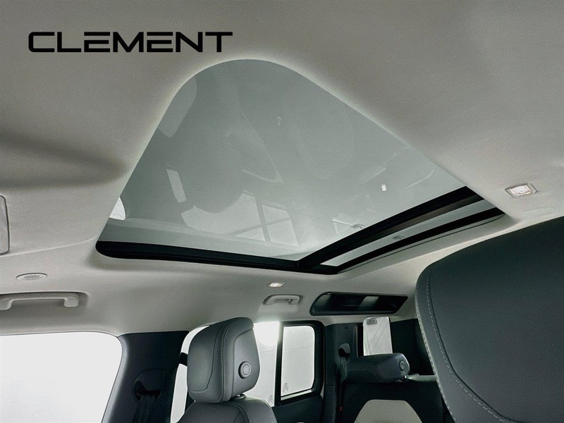 Land Rover Defender Vehicle Full-screen Gallery Image 24