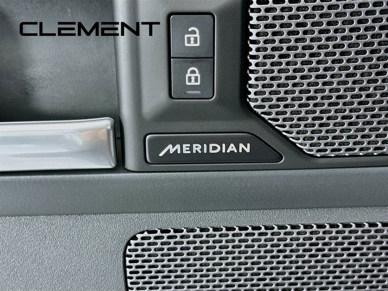 Land Rover Defender Vehicle Full-screen Gallery Image 26
