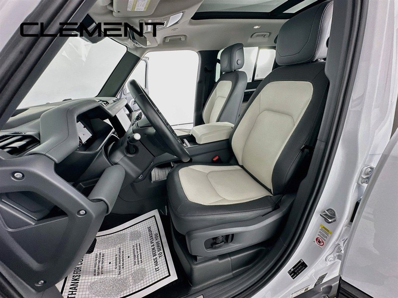 Land Rover Defender Vehicle Full-screen Gallery Image 30