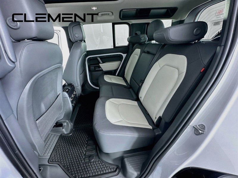 Land Rover Defender Vehicle Full-screen Gallery Image 32