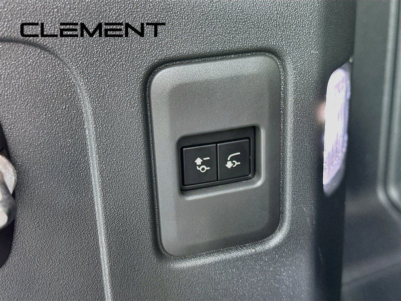 Land Rover Defender Vehicle Full-screen Gallery Image 38