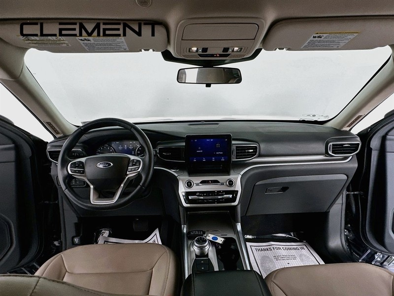 Ford Explorer Vehicle Image 12