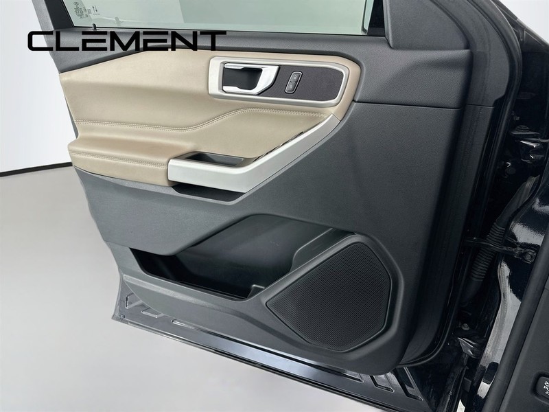 Ford Explorer Vehicle Image 27