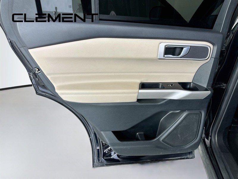 Ford Explorer Vehicle Image 30