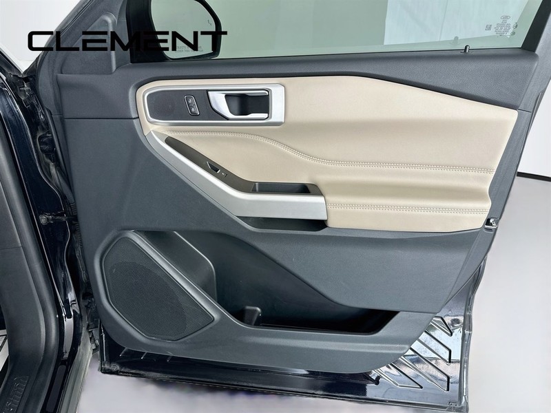 Ford Explorer Vehicle Image 35