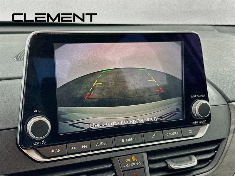 Nissan Altima Vehicle Full-screen Gallery Image 20