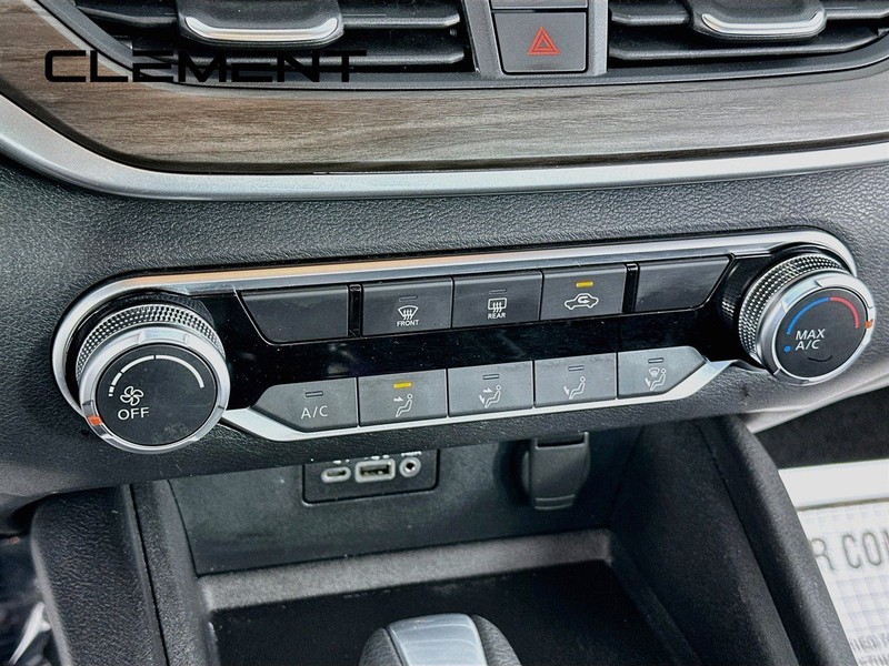 Nissan Altima Vehicle Full-screen Gallery Image 22