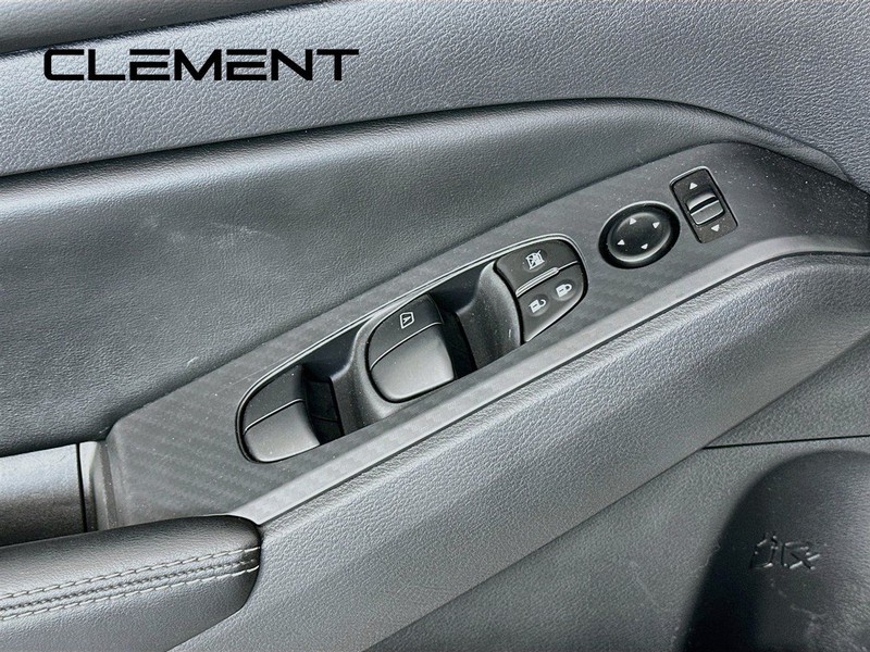 Nissan Altima Vehicle Full-screen Gallery Image 24