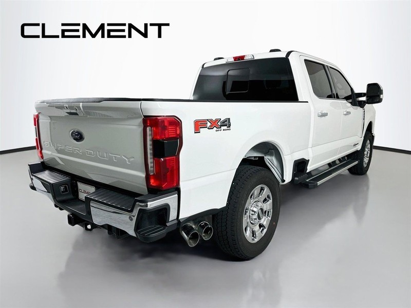 Ford Super Duty F-250 SRW Vehicle Full-screen Gallery Image 7