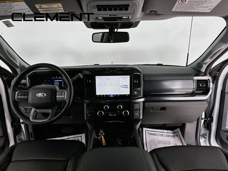 Ford Super Duty F-250 SRW Vehicle Full-screen Gallery Image 12