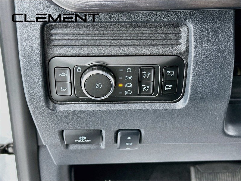 Ford Super Duty F-250 SRW Vehicle Full-screen Gallery Image 14