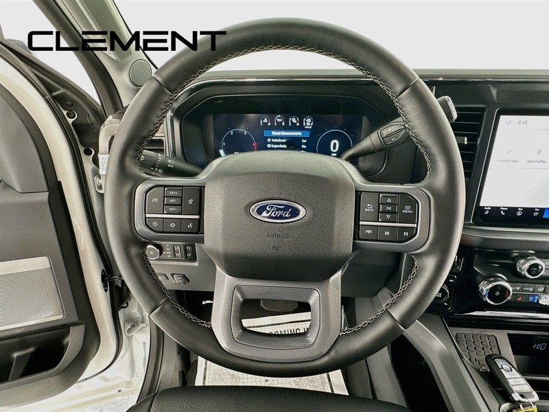 Ford Super Duty F-250 SRW Vehicle Full-screen Gallery Image 15
