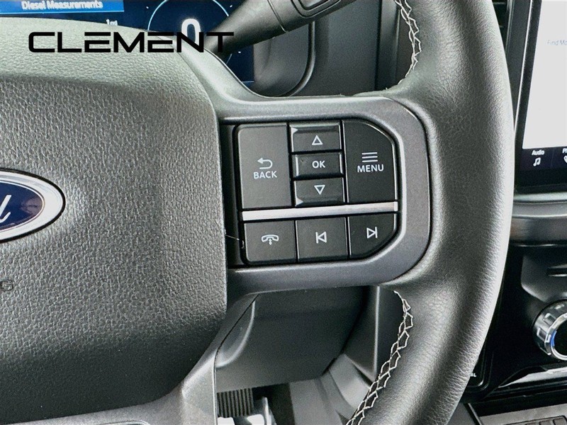 Ford Super Duty F-250 SRW Vehicle Full-screen Gallery Image 17