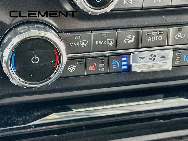 Ford Super Duty F-250 SRW Vehicle Full-screen Gallery Image 23